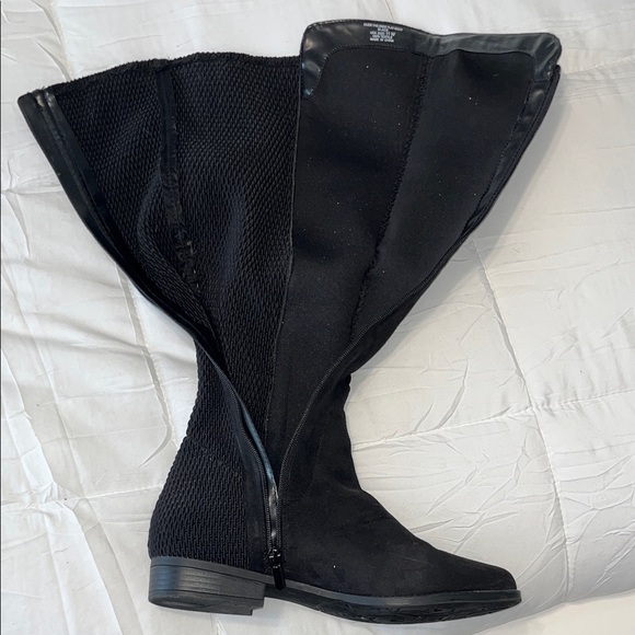 Elegant Black Knee-High Women's Boots -zip up - wide calf - Picture 3 of 3